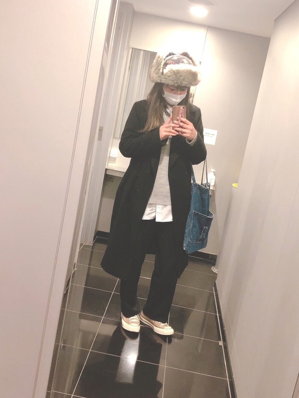 「シンプル、カジュアルコーデ、お洒落さんとつながりたい、プチプラコーデ、大人カジュアル、スニーカーコーデ、松村北斗」｜「UNIQLOのアイテム（その他パンツ、ブラック系）」を使った、mimam！さん（レディース・162cm）の春コーディネートの1枚目の写真