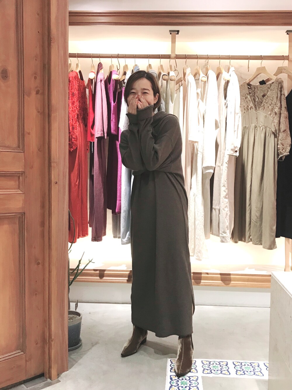 「秋のブラウンスタイル、秋のコーデ、カジュアル、ootd、ワンピース、秋服準備はじめました、ゆるコーデ、おしゃれさんと繋がりたい、オーバーサイズ、ブラウン」｜「シールームリンのアイテム（ワンピース/ドレス、ブラウン系）」を使った、猪鼻ちひろさん（レディース・150cm）の秋コーディネートの1枚目の写真