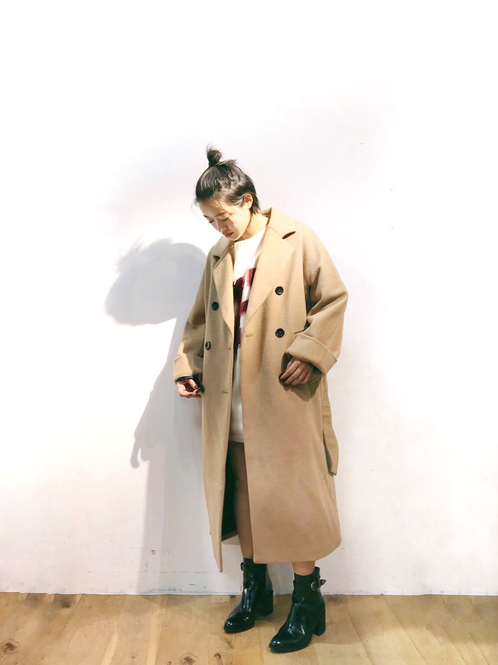 「秋のコーデ、休日スタイル、IconsOfTomorrow、tommyhilfiger、TOMMYNOW、コート、チェスターコート、ビッグシルエット、お洒落さんとつながりたい、シンプルコーデ」｜「TOMMY HILFIGERのアイテム（ジャケット/アウター、ベージュ系）」を使った、猪鼻ちひろさん（レディース・150cm）の秋コーディネートの1枚目の写真