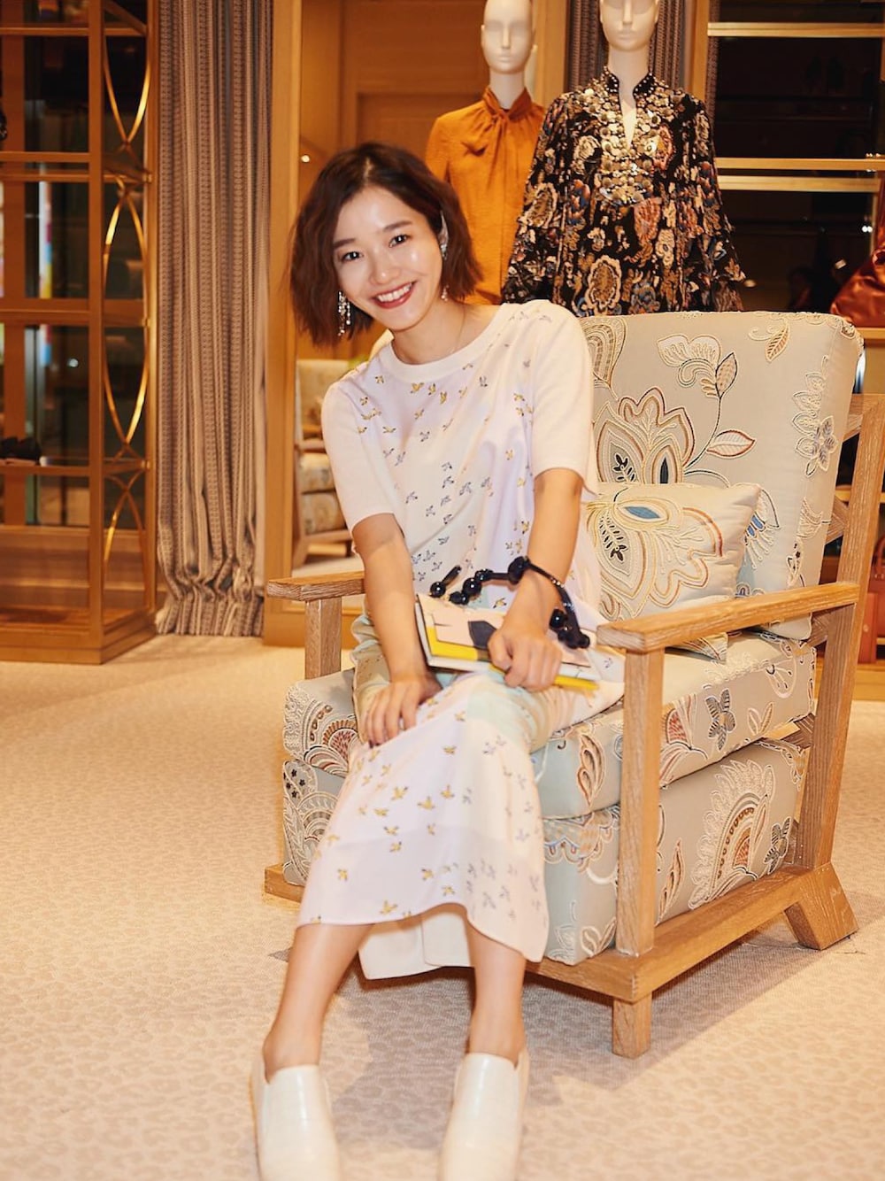 「Tory Burch、TORYBURCHGINZA、TORYBURCHJAPAN、トリーバーチ」｜「TORY BURCHのアイテム（ワンピース、ピンク系）」を使った、猪鼻ちひろさん（レディース・150cm）の冬コーディネートの1枚目の写真