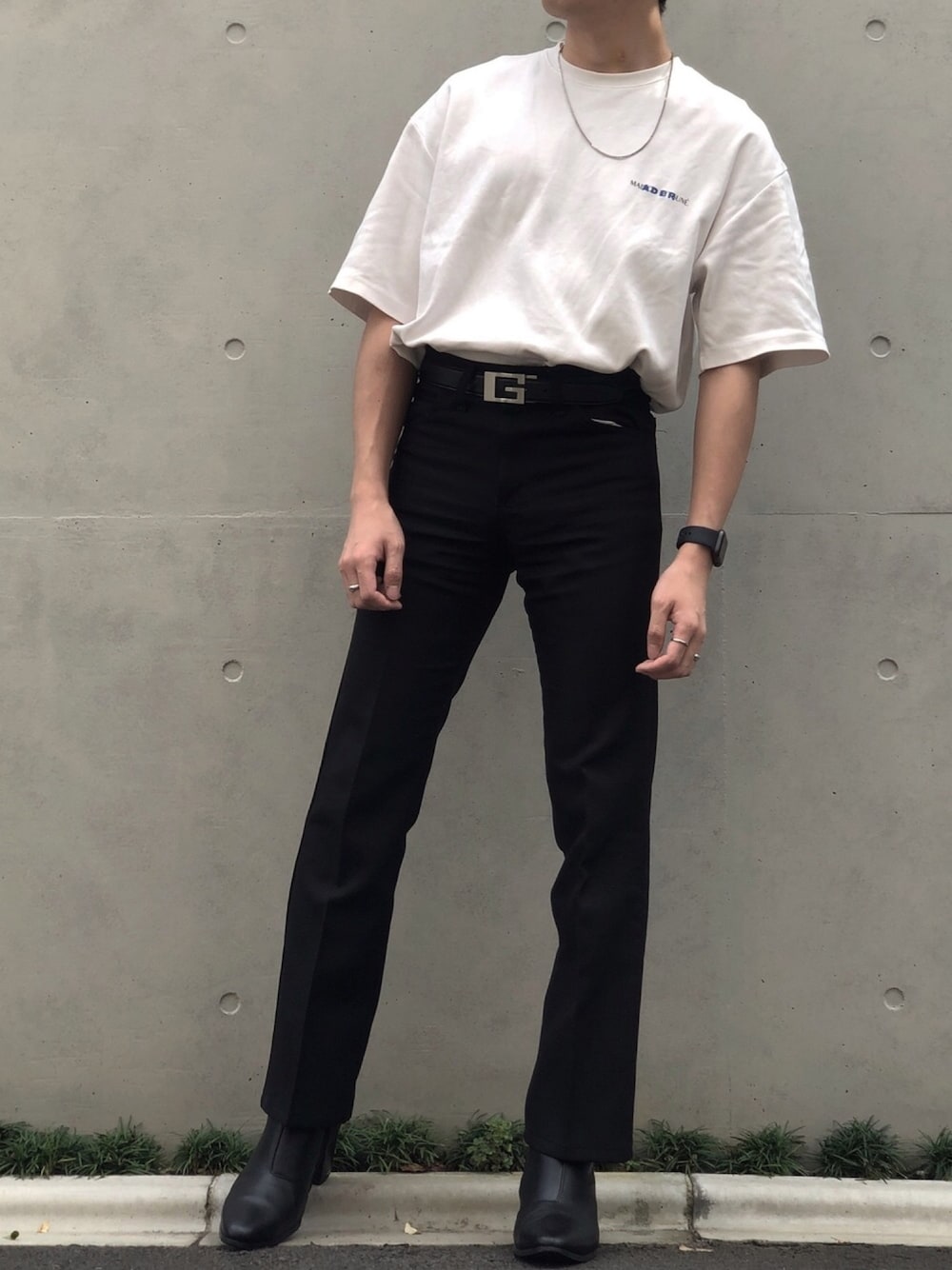 「Tシャツ、夏コーデ、夏だ！Tシャツ着よう！、プリントT、フレアパンツ、デニム、ブーツ、韓国ファッション、韓国ブランド、フレアデニム」｜「ADER errorのアイテム（Tシャツ/カットソー、ホワイト系）」を使った、KAKERU さん（メンズ・168cm）の秋コーディネートの1枚目の写真