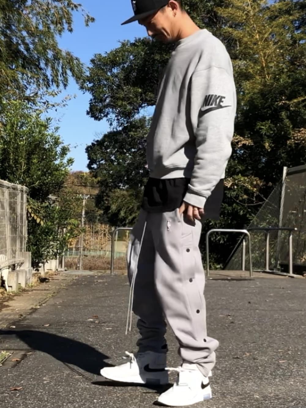 「Fear of God Los Angelesのアイテム（トップス、グレー系）」を使った、R Sさん（メンズ・180cm）の冬コーディネートの1枚目の写真