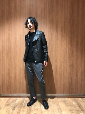 「グレーパンツ」｜「アイテム（ライダースジャケット）」を使った、Morishitaさん（メンズ・174cm）の夏コーディネート