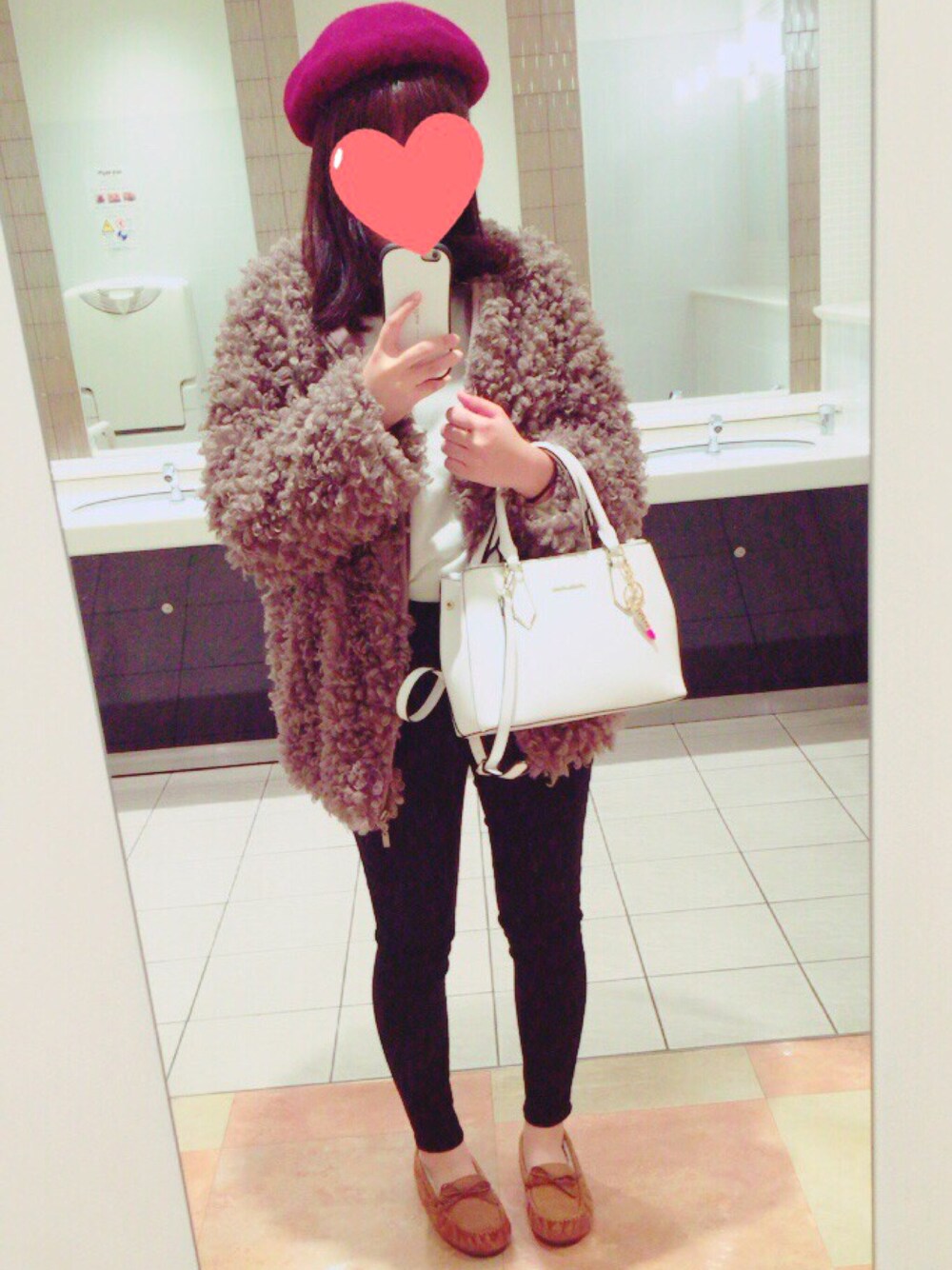 「シンプル、休日スタイル」｜「no brandのアイテム（ハンチング/ベレー帽、レッド系）」を使った、marinan0203さん（レディース・158cm）の冬コーディネートの1枚目の写真