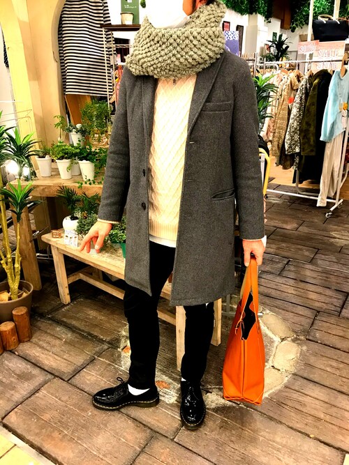 Earth Music Ecology アースミュージックアンドエコロジー のチェスターコートを使ったメンズ人気ファッションコーディネート Sciaky