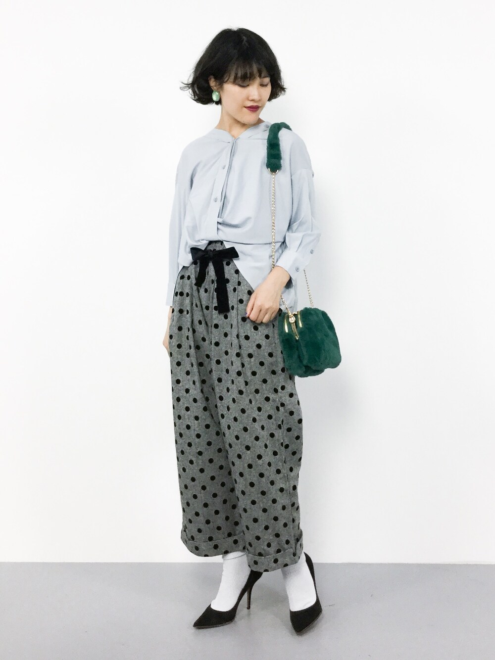 AMERI アメリ シャツ ブラウス SOLID DECOLLETE SHIRT Ameri（アメリ）の「SOLID DECOLLETE SHIRT（シャツ/ブラウス）」 - WEAR