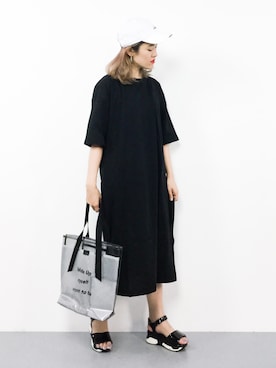 「unrelaxing（アンリラクシング）のアイテム（キャップ）」を使った、ハマアイさん（レディース・161cm）の夏コーディネート