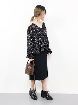 「UR SELECT（ユーアールセレクト）の【2way】スタッズポーチポシェット（ショルダーバッグ）」を使った、ハマアイさん（レディース・161cm）の秋コーディネート