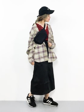 「赤」｜「アイテム（タンクトップ）」を使った、ハマアイさん（レディース・161cm）の秋コーディネート