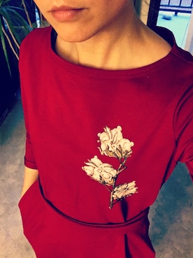 「SIL' Wearのアイテム（ドレス、レッド系）」を使った、Olga Gerasymivさん（レディース）の春コーディネート