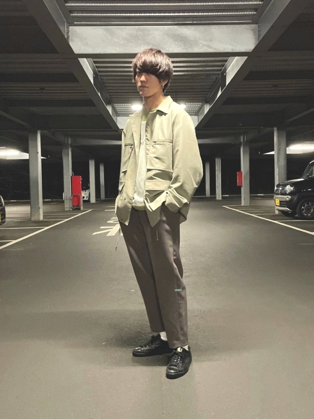 「きれいめカジュアル、春夏コーデ、プチプラ、メッシュ、シンプルコーデ、ビッグシルエット、春、大人カジュアル、レイヤードスタイル、くすみカラー」｜「CIAOPANICのOUT オーバーサイズミリタリーシャツジャケット（ミリタリージャケット、グリーン系）」を使った、NATSUKIさん（メンズ・179cm）の春コーディネートの1枚目の写真