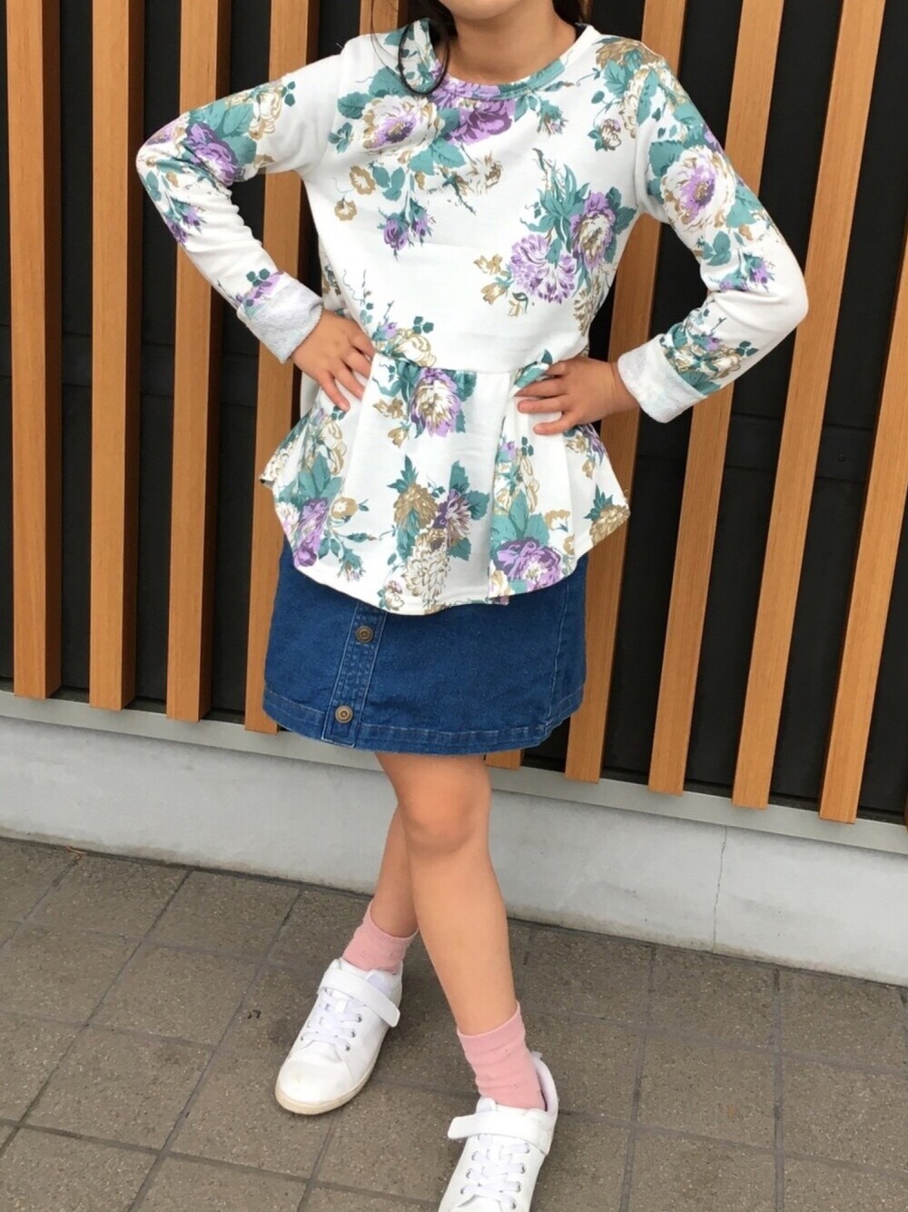 「花柄トップス、春」｜「韓国服のアイテム（Tシャツ/カットソー、その他）」を使った、umiさん（レディース・160cm）の春コーディネートの1枚目の写真