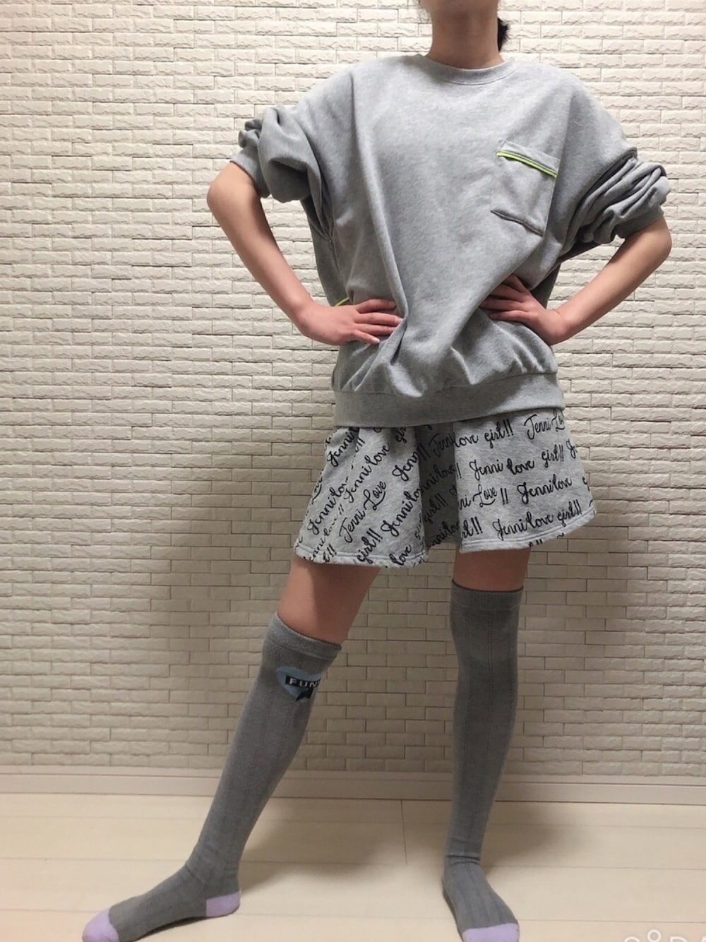 「おうちファッション、今日のコーデ、ジュニア」｜「GUのアイテム（スウェット、グレー系）」を使った、umiさん（キッズ・153cm）の春コーディネートの1枚目の写真