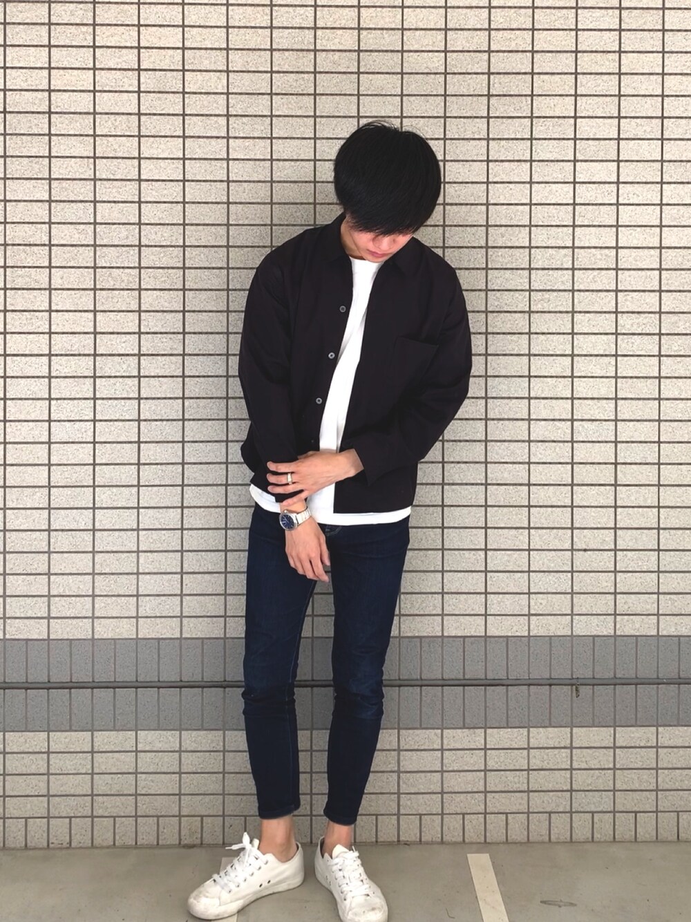 「無印良品、無印コーデ、無印スニーカー、無印良品 Tシャツ、無印男子、無印、e.m.(e.m.)、Poul Smith、ユニクロ、UNIQLO」｜「Paul SmithのFIVE EYES / 863248（アナログ腕時計、ブルー系）」を使った、Nさん（メンズ・170cm）の春コーディネートの1枚目の写真