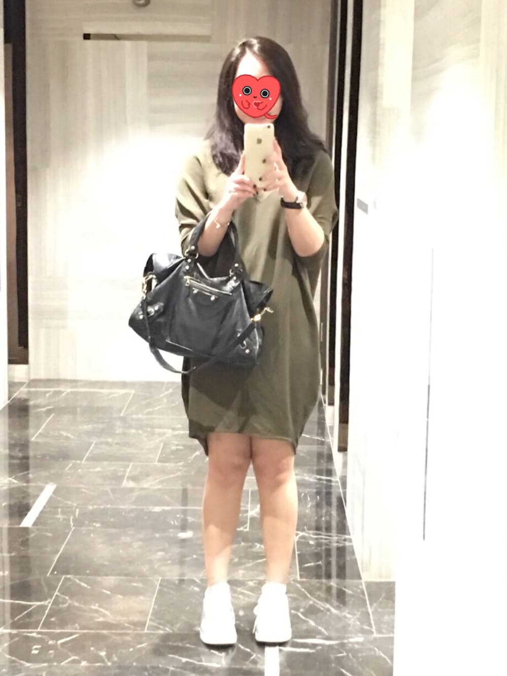 「BALENCIAGAのアイテム（ハンドバッグ、ブラック系）」を使った、Jiさん（レディース・168cm）の冬コーディネートの1枚目の写真