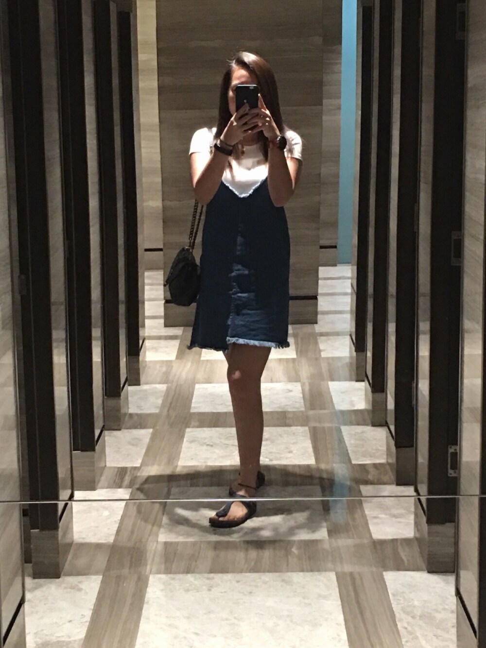 「weekend casual、Casualwear、ootdsg」｜「YSLのアイテム（ショルダーバッグ、ブラック系）」を使った、Jiさん（レディース・168cm）の冬コーディネートの1枚目の写真