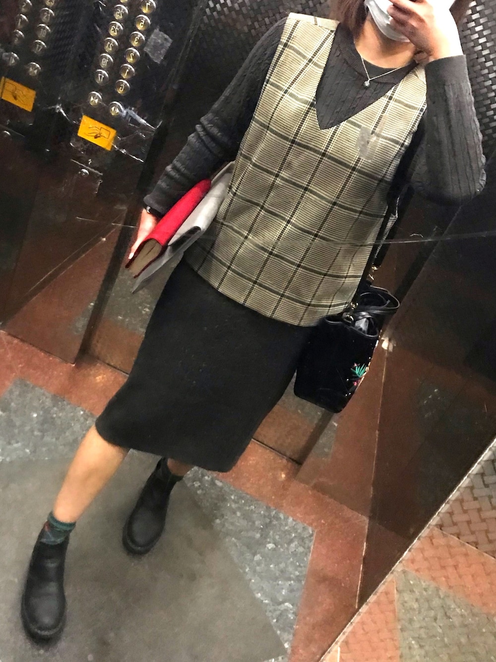 「Appleのアイテム（雑貨/ホビー、シルバー系）」を使った、ArTuRiaさん（レディース・167cm）の春コーディネートの1枚目の写真