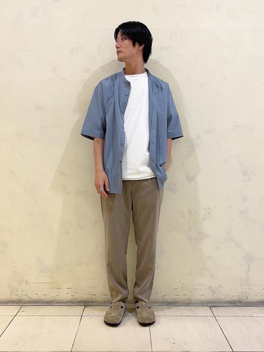 「LACOSTEの【別注】 ＜LACOSTE（ラコステ）＞ 1TONE TEE/Tシャツ（Tシャツ/カットソー、ホワイト系）」を使った、中原翔さん（メンズ・176cm）の春コーディネートの1枚目の写真