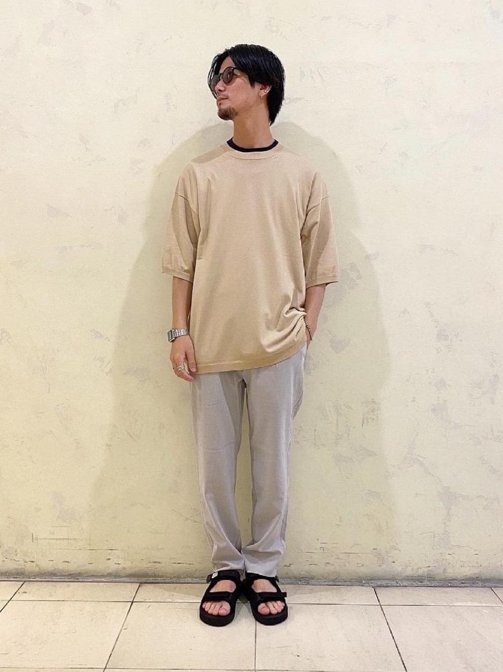 「BEAUTY&YOUTH UNITED ARROWSのBY CATIA Tシャツ 【抗菌防臭加工】（Tシャツ/カットソー、ブラック系）」を使った、中原翔さん（メンズ・176cm）の夏コーディネートの1枚目の写真