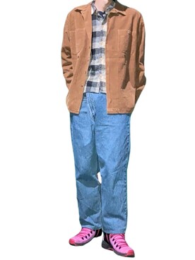 スニーカー ピンク系 を使った コーデュロイジャケット の人気ファッションコーディネート Wear