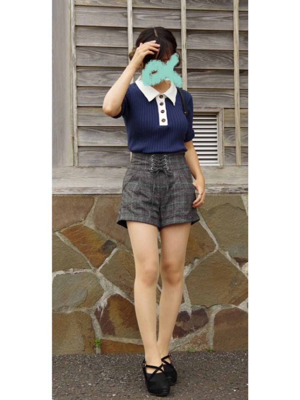 「REDYAZEL(REDYAZEL)、ショートパンツ、チェック、休日スタイル、お洒落さんとつながりたい」｜「REDYAZELの【ZOZO限定】襟付きニットプルオーバー（ニット/セーター、ブルー系）」を使った、ゆうさん（レディース・158cm）の秋コーディネートの1枚目の写真