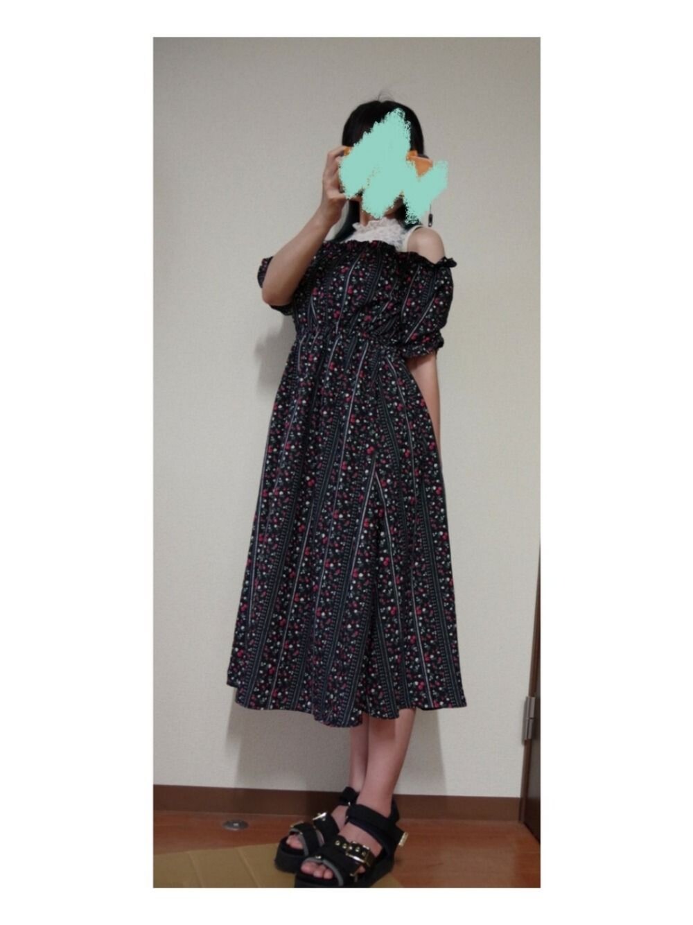 「オフショル、花柄、花柄ワンピース、ワンピース、Honeys」｜「Honeysのアイテム（ワンピース/ドレス、ブラック系）」を使った、ゆうさん（レディース・158cm）の秋コーディネートの1枚目の写真