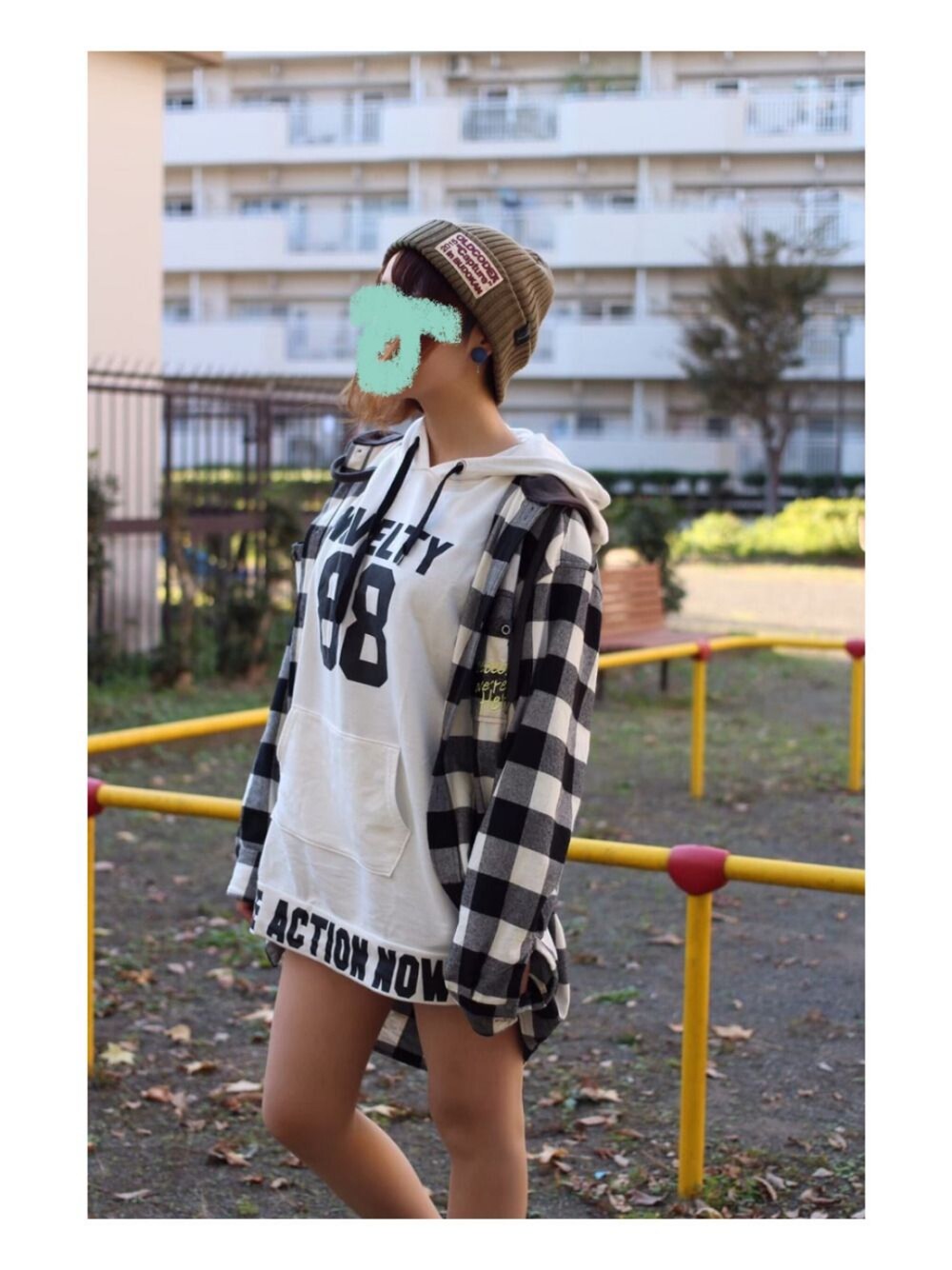 「パーカー、ニット帽、チェックシャツ、カジュアルコーデ」｜「Availのアイテム（パーカー、ホワイト系）」を使った、ゆうさん（レディース・158cm）の秋コーディネートの1枚目の写真
