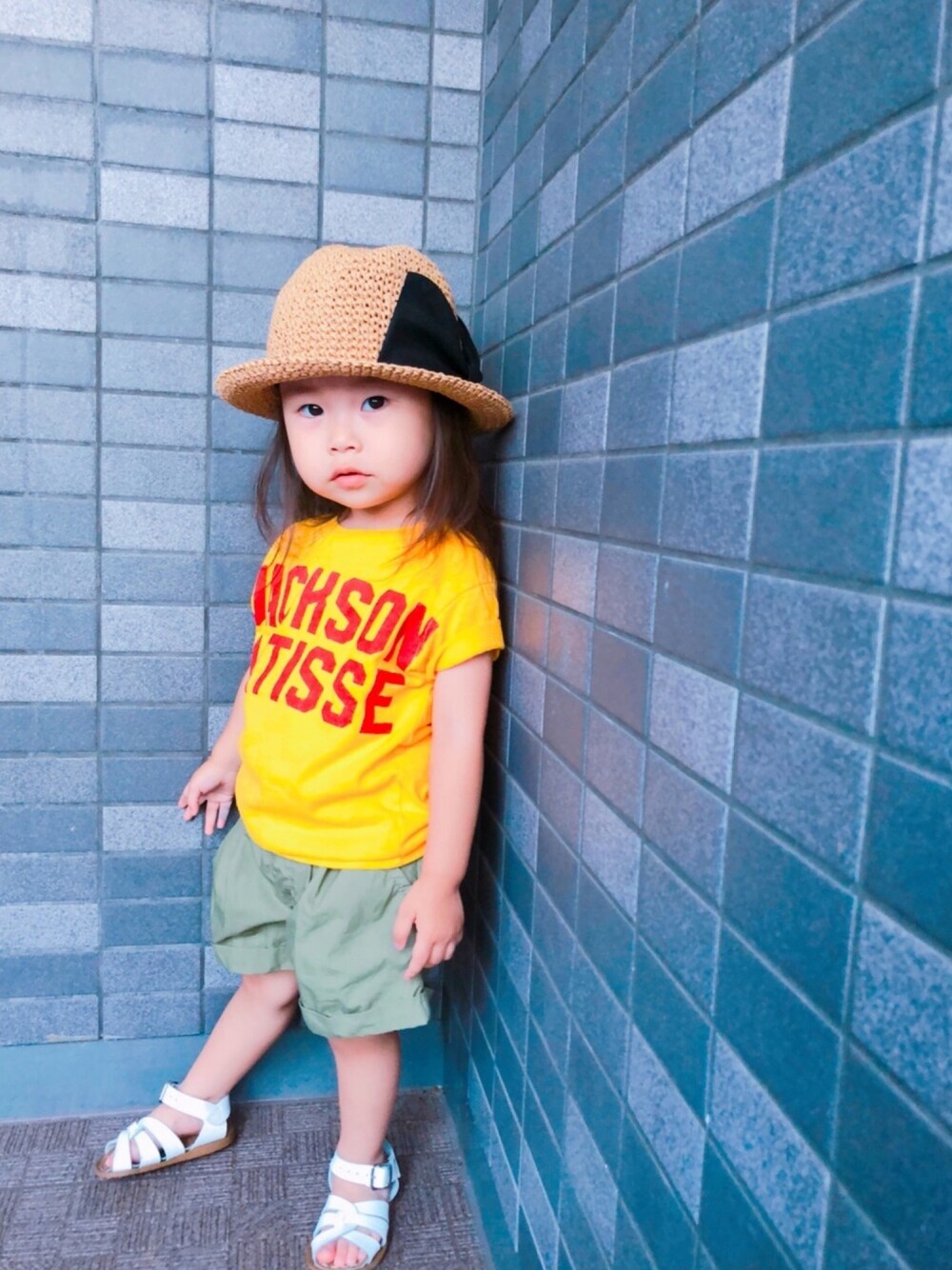 「キッズファッション、女の子コーデ、ボーイッシュコーデ、おんなのこ、麦わらハット、2歳5ヶ月、キッズコーデ、おしゃれになりたい、おしゃれさんと繋がりたい、カーキパンツ」｜「Ocean&Groundのアイテム（帽子、ベージュ系）」を使った、kagumomさん（キッズ・90cm）の夏コーディネートの1枚目の写真