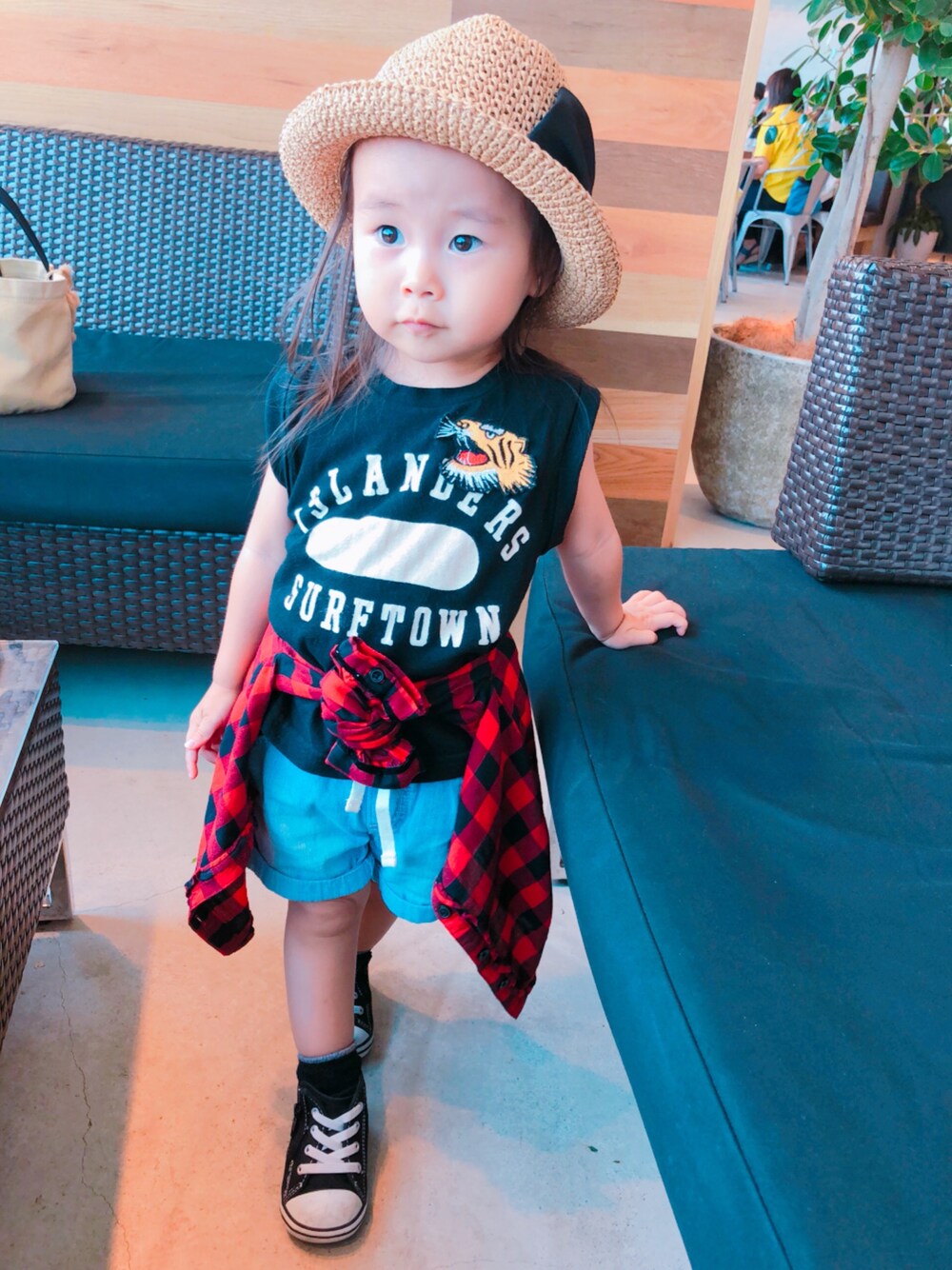 「90cm、夏コーデ、おんなのこ、kids、おしゃれさんと繋がりたい、キッズコーデ、ロックテイスト、帽子好き！、おしゃれになりたい、黒×赤」｜「Ocean&Groundのアイテム（帽子、ベージュ系）」を使った、kagumomさん（キッズ・90cm）の夏コーディネートの1枚目の写真