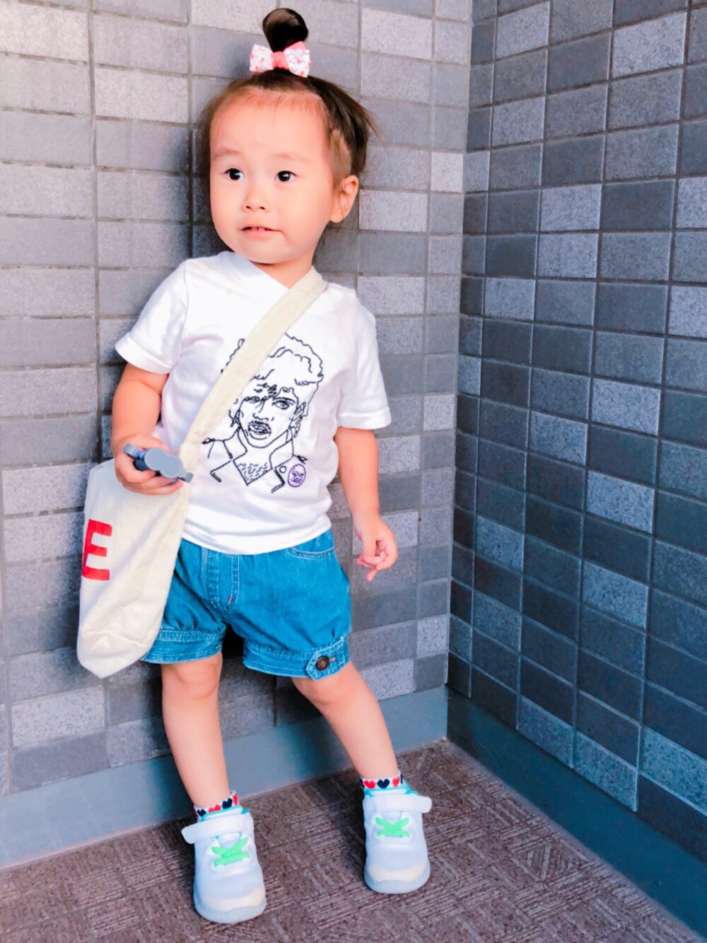 「女の子コーデ、おんなのこ、kids、夏コーデ、おだんごヘアー、おしゃれになりたい、ラフコーデ、90cm、2歳、プリンス」｜「Soulsmania KidsのLOVE SEXY（Tシャツ/カットソー、ホワイト系）」を使った、kagumomさん（キッズ・90cm）の夏コーディネートの1枚目の写真