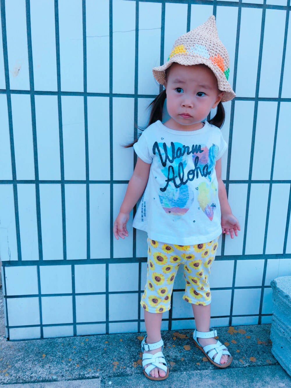 「アロハ柄、夏コーデ、ひまわり、トンガリ帽子、帽子コーデ、女の子コーデ、おしゃれになりたい、ラフコーデ、麦わら帽子、kids」｜「Birthdayのアイテム（帽子、ベージュ系）」を使った、kagumomさん（キッズ・90cm）の夏コーディネートの1枚目の写真
