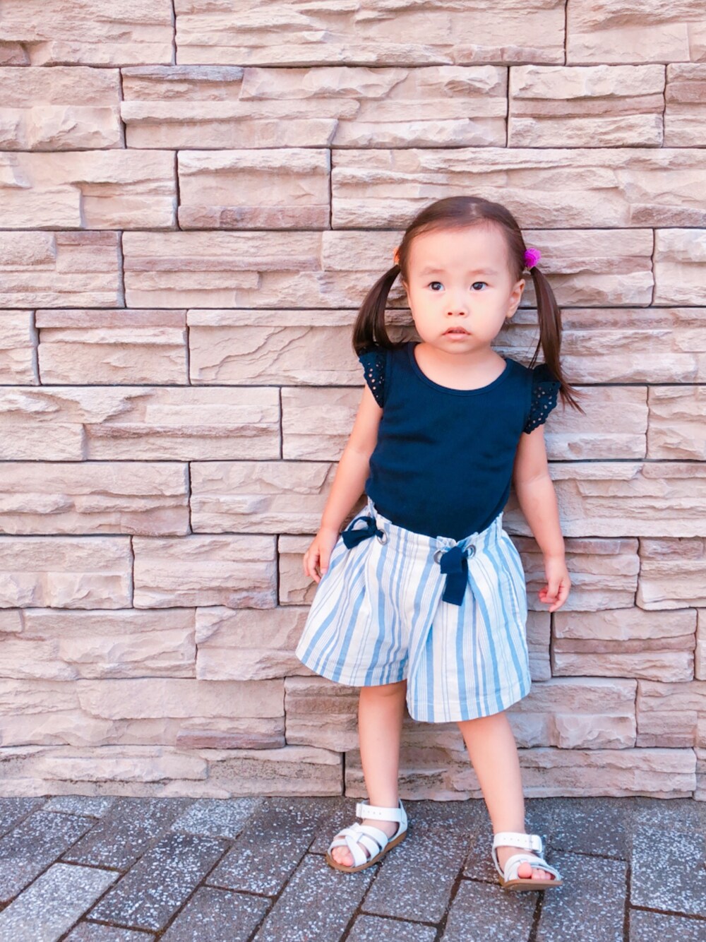 「夏コーデ、袖レース、おんなのこ、女の子コーデ、kids、ネイビー×ホワイト、ツインテール、かんたんコーデ、プティマイン、2歳」｜「babyGAPのアイテム（Tシャツ/カットソー、ブルー系）」を使った、kagumomさん（キッズ・90cm）の夏コーディネートの1枚目の写真