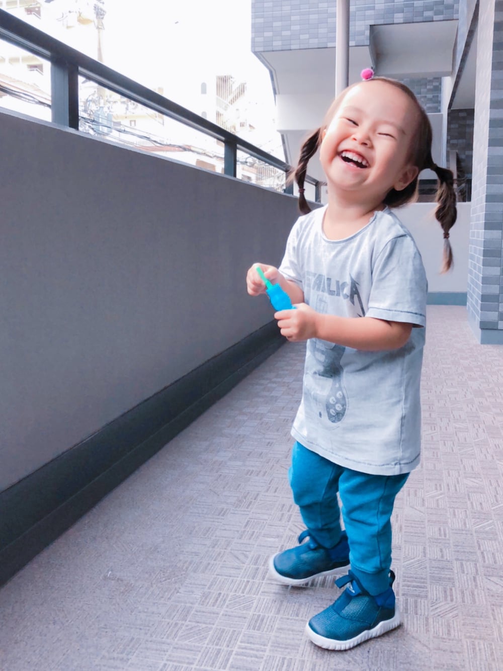 「ボーイズライク、おんなのこコーデ、Ｔシャツ×スウェット、パーカー、kids、こどもコーデ、子供服、ラクチンコーデ、秋のコーデ、簡単コーデ」｜「petit mainのアイテム（ヘアピン、シルバー系）」を使った、kagumomさん（キッズ・90cm）の秋コーディネートの1枚目の写真