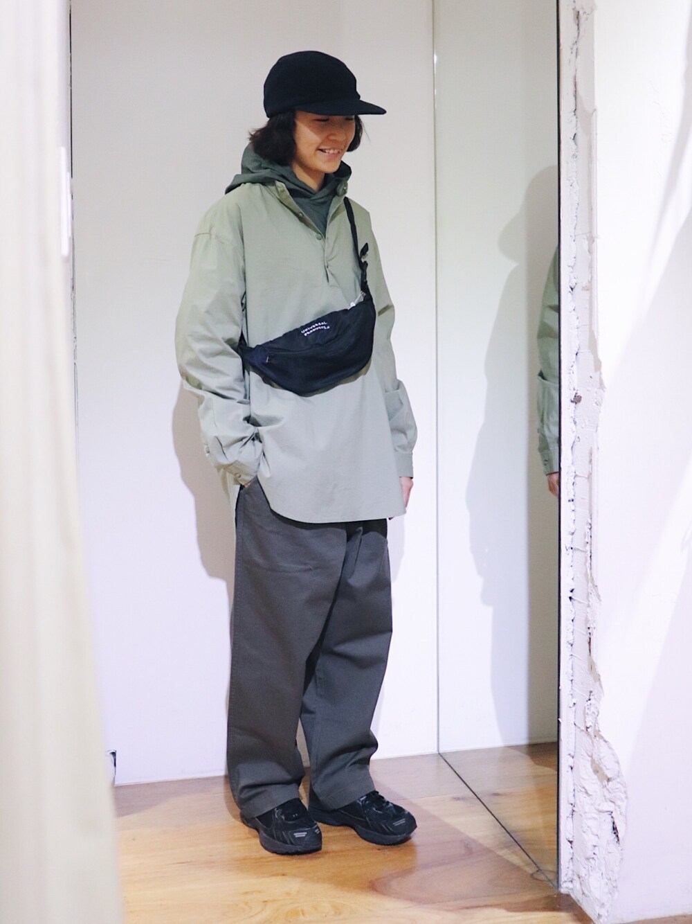 「fujinbyplainme、UNIVERSAL PRODUCTS、Noritake、cop by plain-me 、plain-me、MANUAL ALPHABET、vintage」｜「VINTAGEのアイテム（シューズ、ブラック系）」を使った、Azureさん（レディース・164cm）の冬コーディネートの1枚目の写真