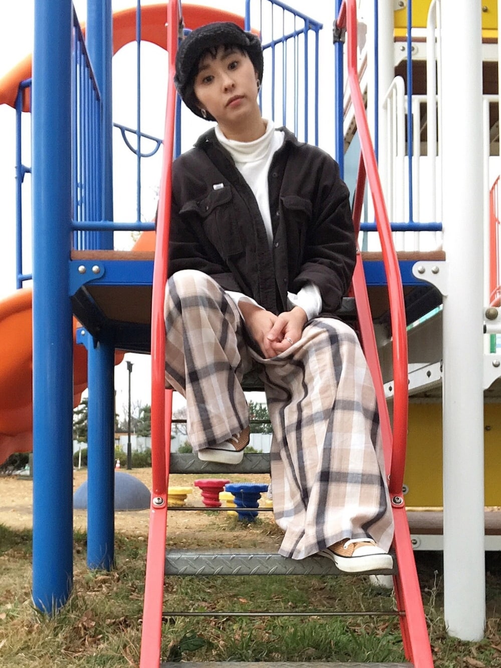 「低身長コーデ、ラクチンコーデ、チェック柄、やっぱりストリートが好き、公園コーデ」｜「LEPSIMのC/Lガララップワイドパンツ　785570（その他パンツ、ベージュ系）」を使った、hicoさん（レディース・150cm）の秋コーディネートの1枚目の写真