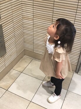 「ZARA（ザラ）のアイテム（Tシャツ/カットソー、ベージュ系）」を使った、773.nさん（キッズ）の春コーディネート
