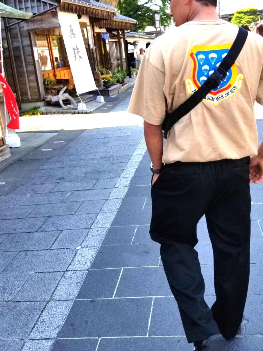 「おかげ横丁、ジュンヤワタナベコムデギャルソン、夏コーデ、大学生コーデ、シンプルコーデ、低身長、コロンビア(Columbia)、TAG HEUER、休日スタイル、いいね、save、フォローお願いします🤑」｜「LIDNMのドビーワイドスラックス（スラックス、ブラック系）」を使った、一期一会さん【背景も楽しめる】さん（メンズ・169cm）の夏コーディネートの1枚目の写真