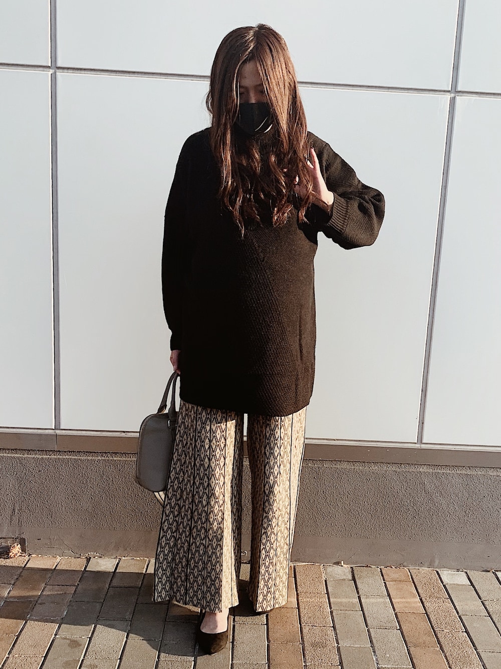 「私の推しブランド、ラクチンコーデ、ゆるコーデ、シンプルコーデ、高身長女子、柄パンツ、ニットパンツ、冬コーデ、ニットコーデ、フレアパンツ」｜「TODAYFULのパターンニットレギンス（その他パンツ、ベージュ系）」を使った、sapiさん（レディース・163cm）の冬コーディネートの1枚目の写真