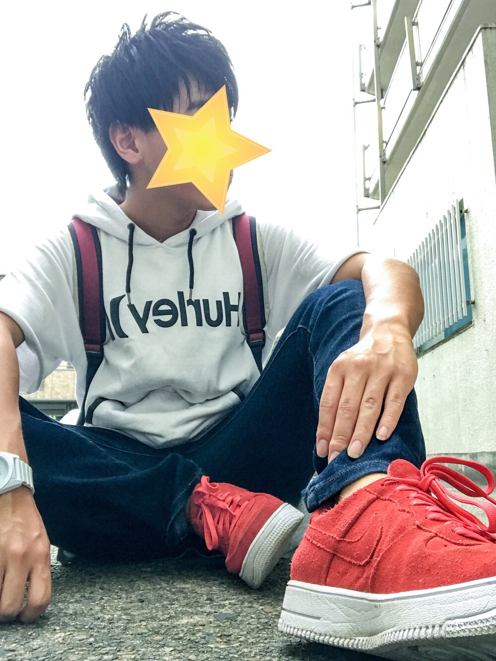 「夏コーデ、大人カジュアル、シンプル、スキニー、UNIQLO、きれいめカジュアル、スニーカー、今日のコーデ」｜「Hurley のBEACHCLUB CUTOFF（パーカー、ホワイト系）」を使った、龍輝さん（メンズ・165cm）の夏コーディネートの1枚目の写真