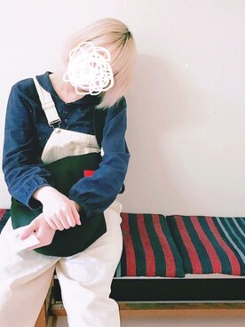 「金髪ショート」｜「アイテム（サロペット/オーバーオール）」を使った、しろさん（レディース・165cm）の冬コーディネート