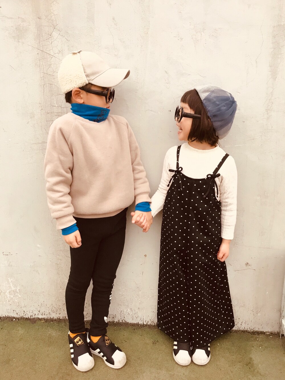 「韓国子ども服のアイテム（トップス、ベージュ系）」を使った、nanakumamonさん（キッズ・110cm）の冬コーディネートの1枚目の写真