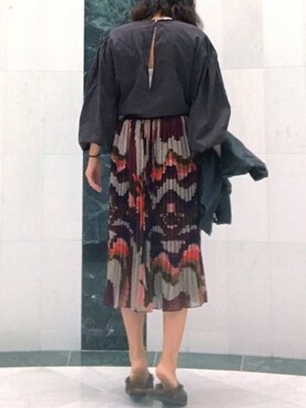 「ADAM ET ROPE'（アダムエロペ）のビットファーサンダル（サンダル、ブラック系）」を使った、01さん（レディース）の秋コーディネート