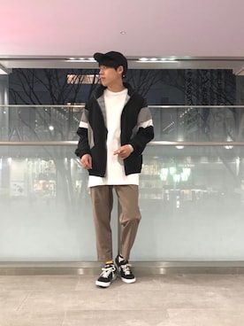 「靴下チラ見せ」｜「アイテム（その他アウター）」を使った、Takuya Matsunoさん（メンズ・171cm）の春コーディネート