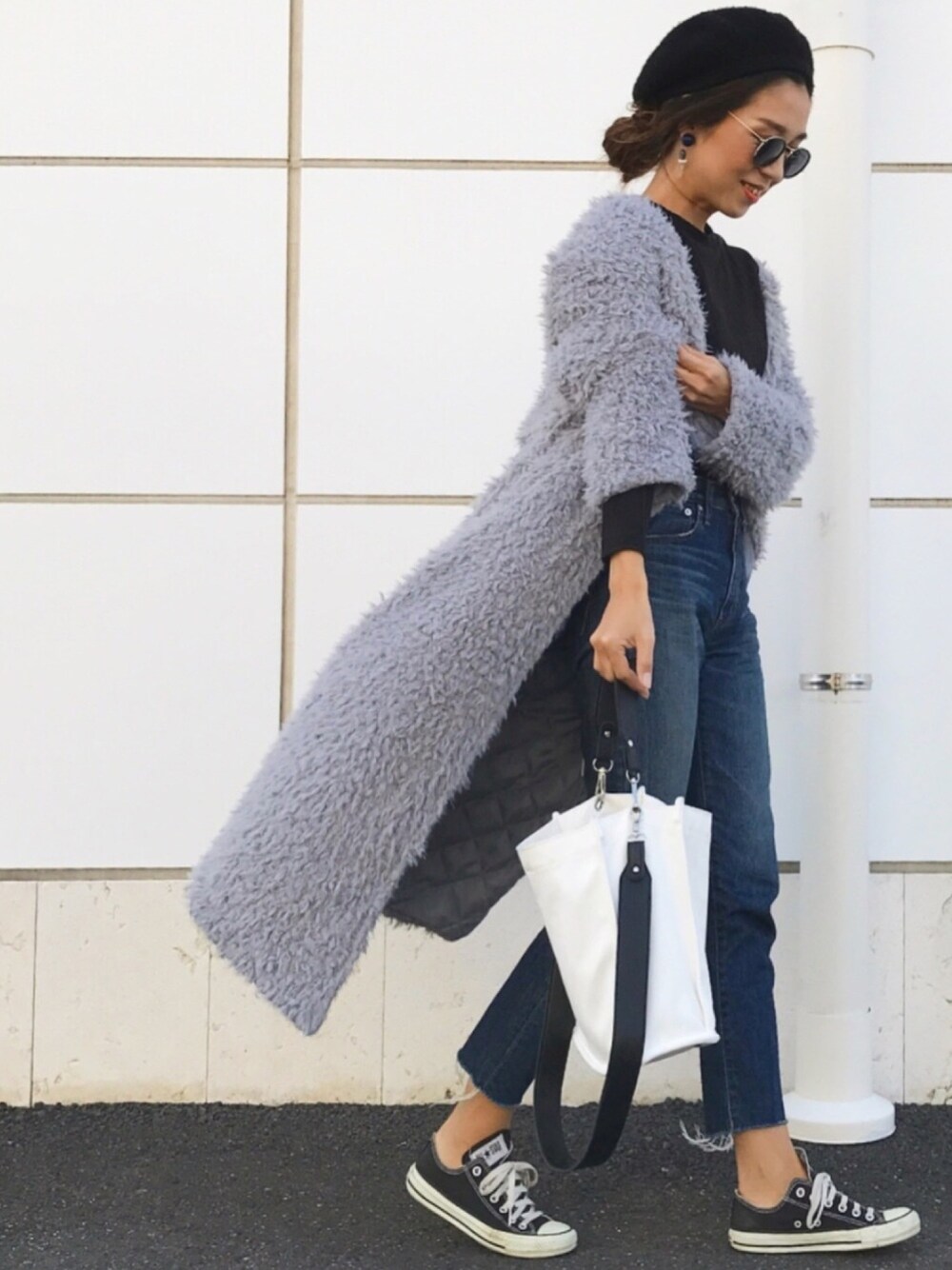 「もこもこ、ロングコート、ロングカーディガン、デニムパンツ、カットオフデニム、スニーカー、コンバース、ベレー帽、大人カジュアル、グレー」｜「Daddy's girlのアイテム（ジャケット/アウター、グレー系）」を使った、Oo.hiro.oOさん（レディース・159cm）の秋コーディネートの1枚目の写真