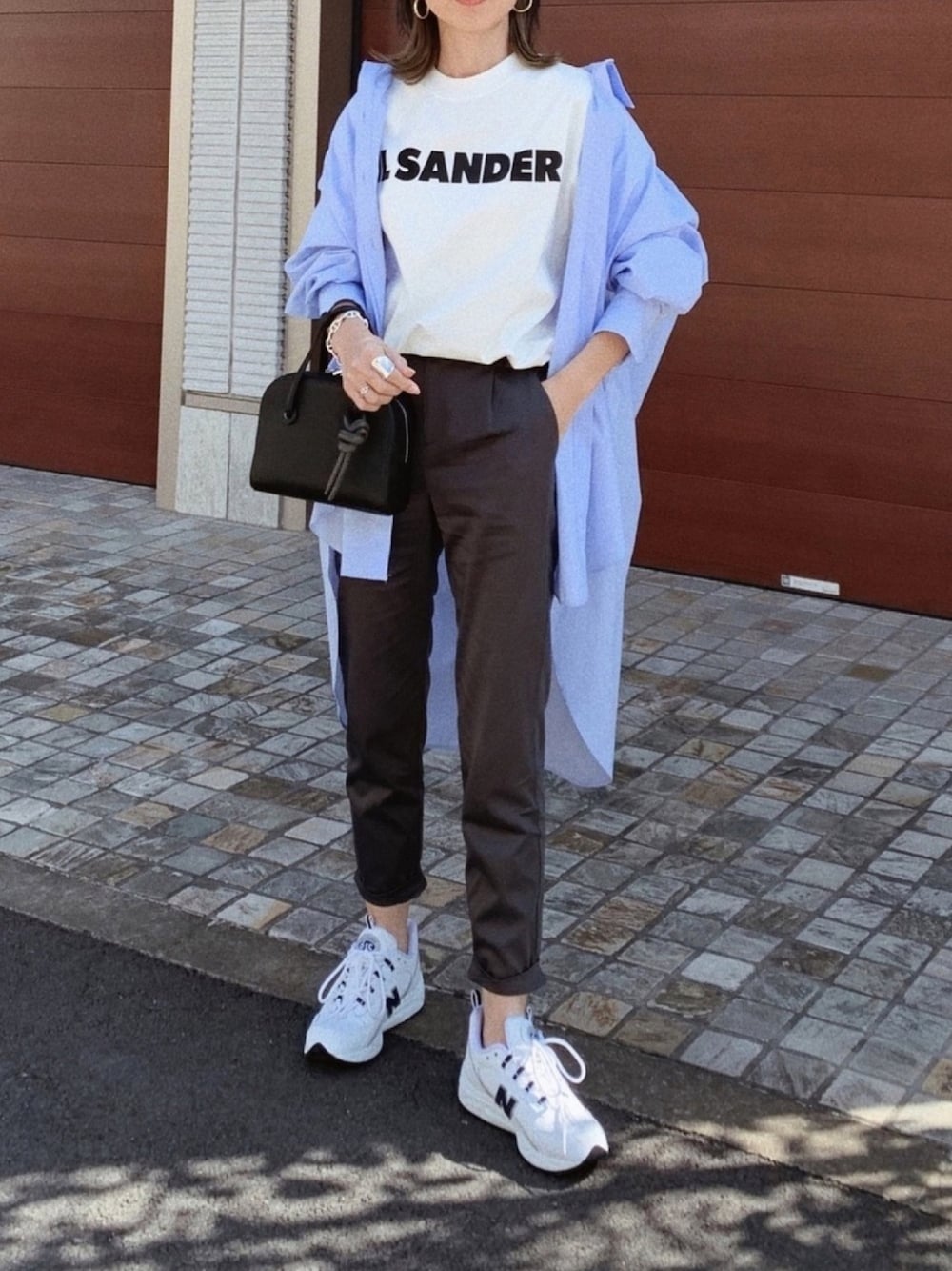 「ロゴT、白Tシャツ、ZARA、シャツスタイル、スニーカーコーデ、スニーカー、New Balance、白スニーカー、きれいめカジュアル、春コーデ」｜「JIL SANDERのJil Sander - ロゴプリント シアーtシャツ - men - ポリアミド - M（Tシャツ/カットソー、ホワイト系）」を使った、Oo.hiro.oOさん（レディース・159cm）の春コーディネートの1枚目の写真
