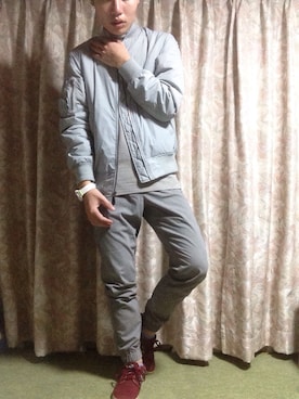 「赤い靴」｜「アイテム（スニーカー）」を使った、ブルーさん（メンズ・168cm）の冬コーディネート