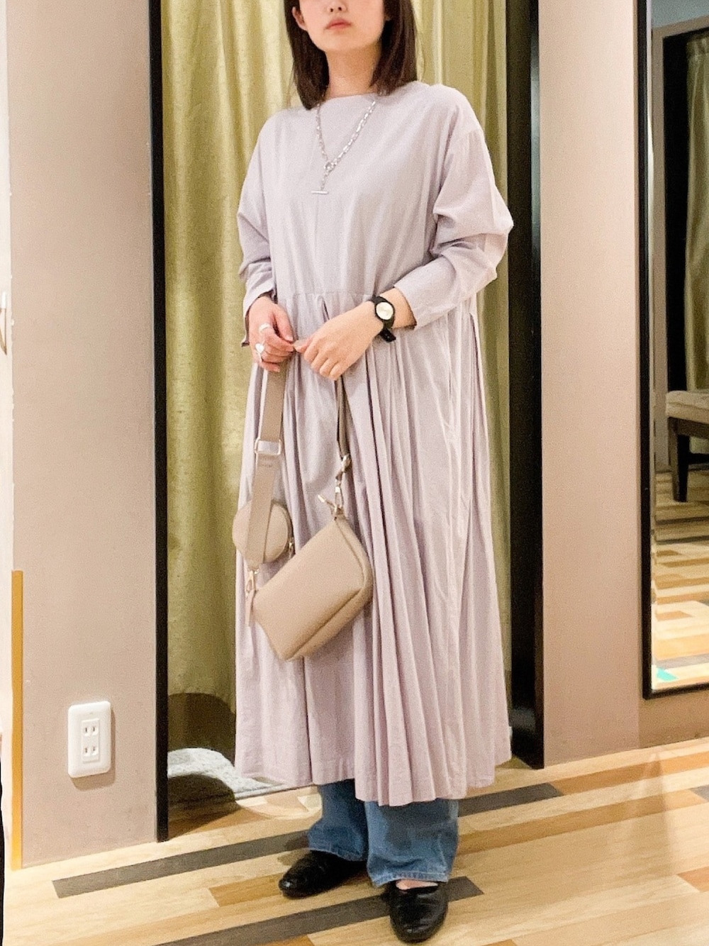 「春コーデ、休日スタイル、大人カジュアル、低身長、淡色コーデ、ワンピース、シルバーアクセサリー、3wayワンピース」｜「CRAFT STANDARD BOUTIQUEの3WAY Wタックギャザーワンピース　＊（シャツワンピース、グレー系）」を使った、きょんさんさん（レディース・155cm）の冬コーディネートの1枚目の写真