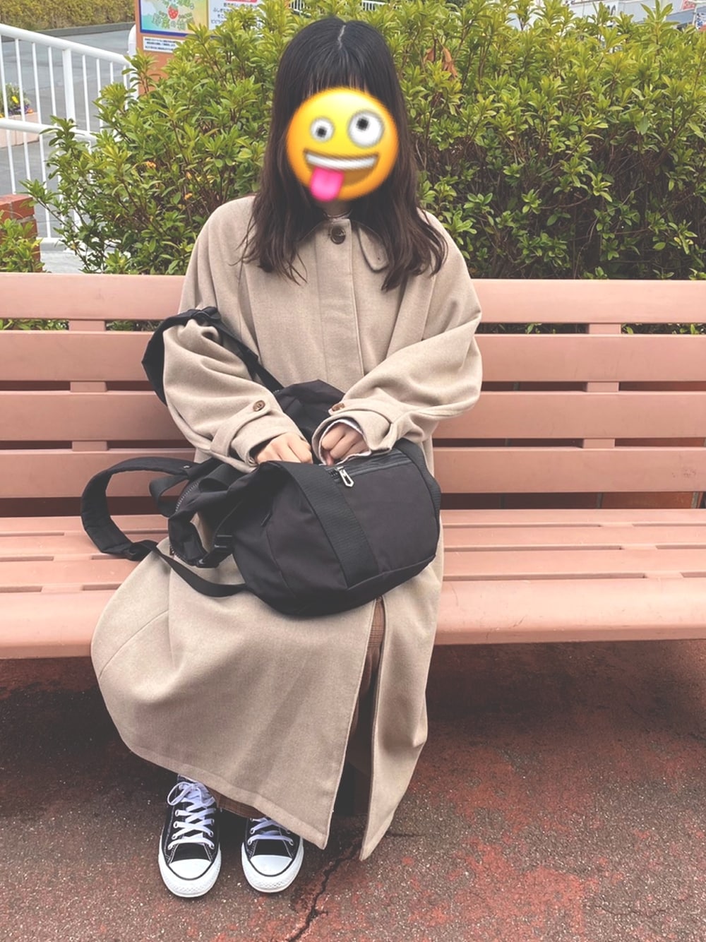 「FREAK'S STOREのウーリーステンカラーコート2（ステンカラーコート、ベージュ系）」を使った、rさん（レディース・164cm）の春コーディネートの1枚目の写真