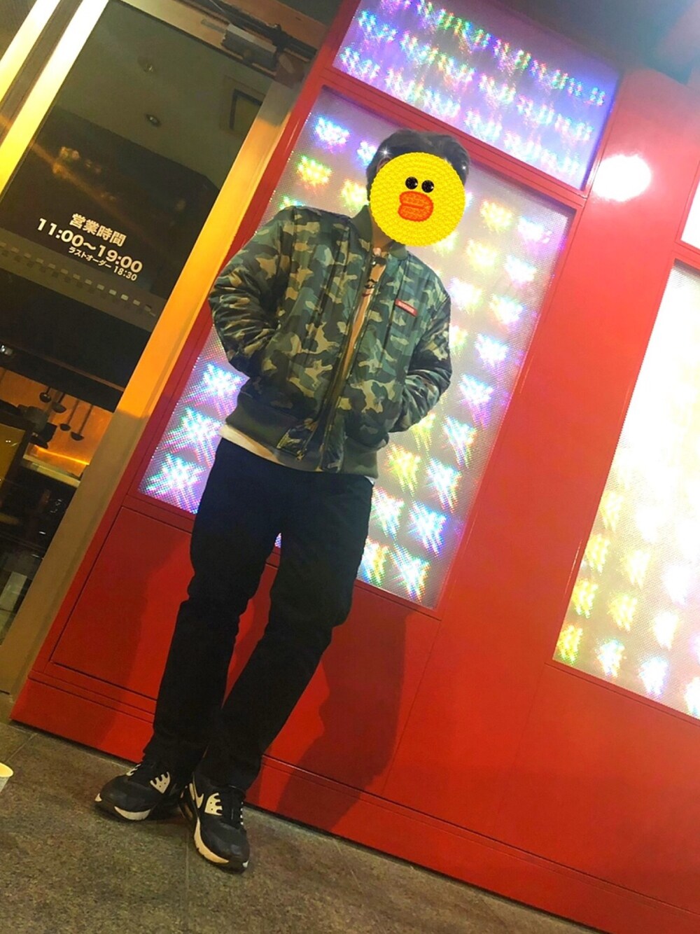 「カーキー×ブラック、MA-1、quiksilver、Levi's」｜「Quiksilverのアイテム（MA-1、グリーン系）」を使った、龍哉(たつや)さん（メンズ・170cm）の冬コーディネートの1枚目の写真