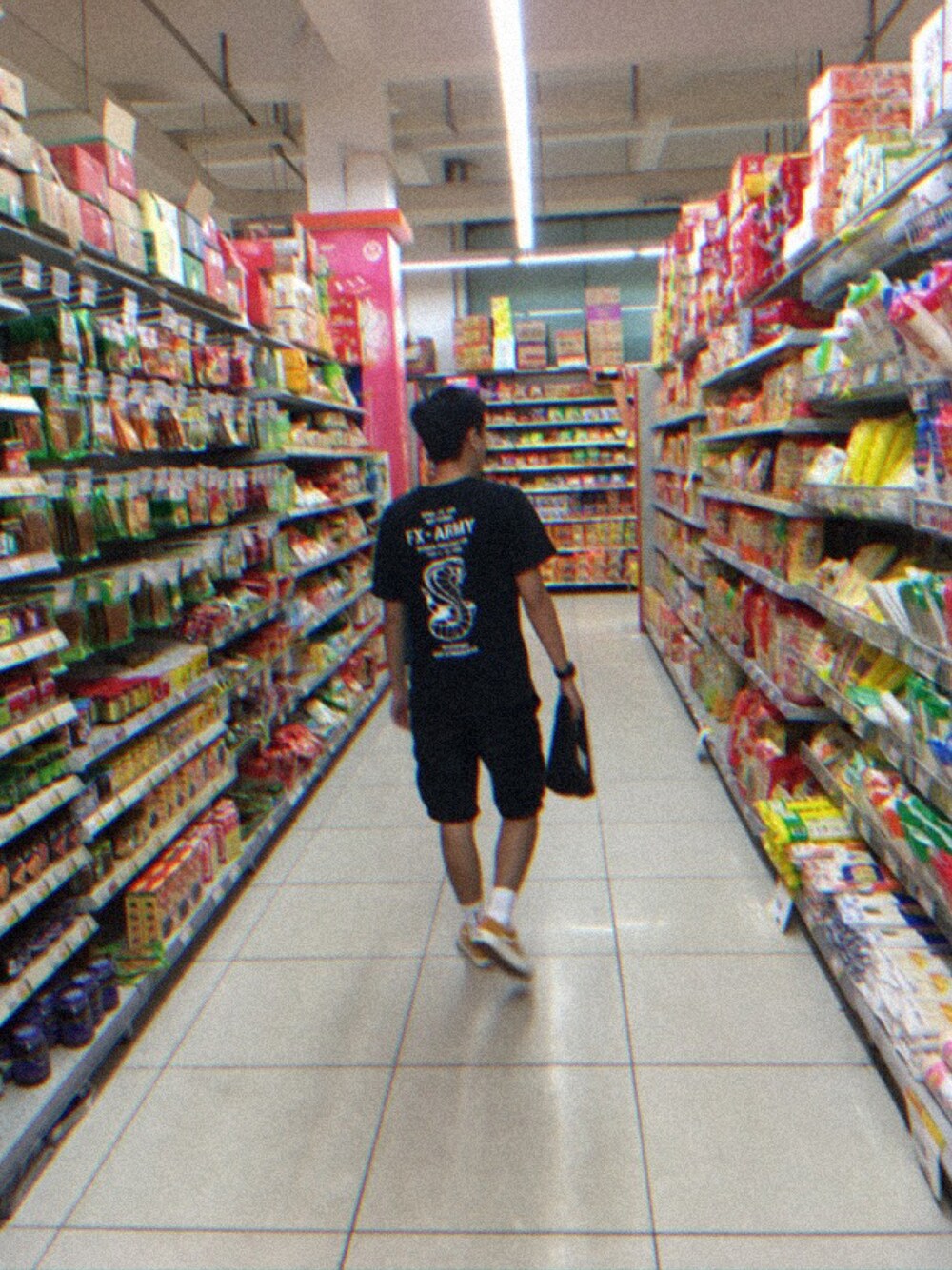 「Fingercroxxのアイテム（Tシャツ/カットソー、ブラック系）」を使った、dostobsessionさん（メンズ・175cm）の秋コーディネートの1枚目の写真
